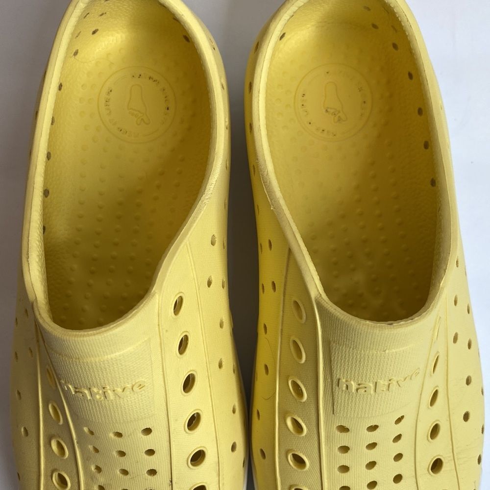 Native Jefferson Water Shoes Yellow Slip On Sneaker Shoe Size 2 - Picture 7 of 12